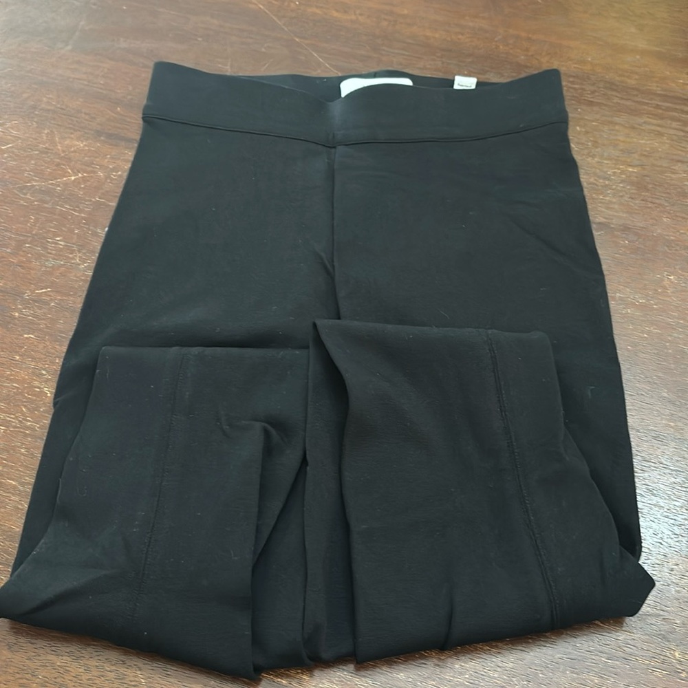 Vince legging style # VR74821720 with black ponte knit material.‎ In EUC